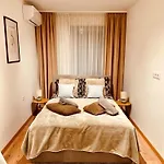 Capri Belvarosi Kerttel Apartment