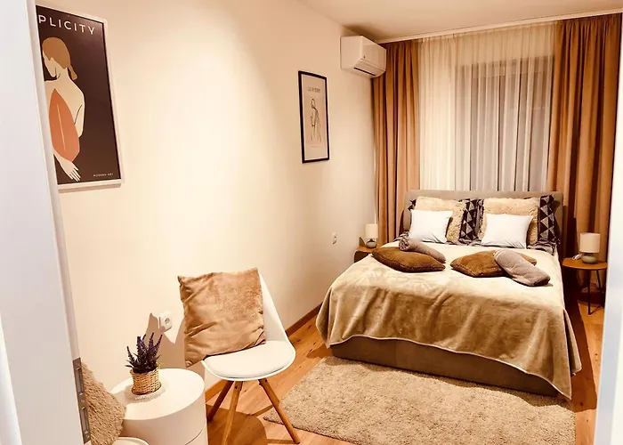 Capri Belvarosi Kerttel 아파트 *
